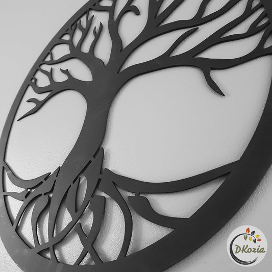 Décoration artisanale en métal noir représentant un arbre de vie stylisé, œuvre unique d'artisanat d'art éco-responsable.