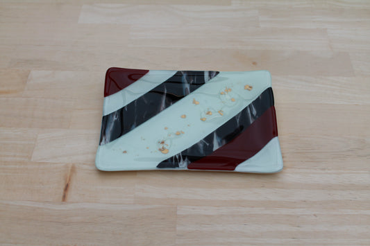 Plateau café en verre beige et bleu, création artisanale unique, décor artisanal éco-responsable.