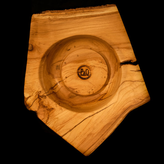 Vide-poche en acacia sculpté, décoration artisanale unique en bois naturel, produit éco-responsable, œuvre d’art fait main.