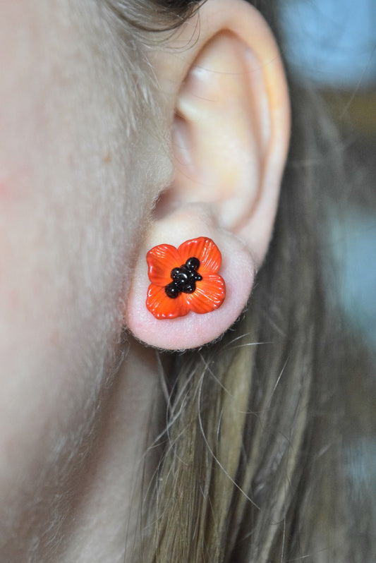 Boucles d’oreilles artisanales en verre Murano rouge éclatant en forme de fleur, bijou fait main, produit éco-responsable,.