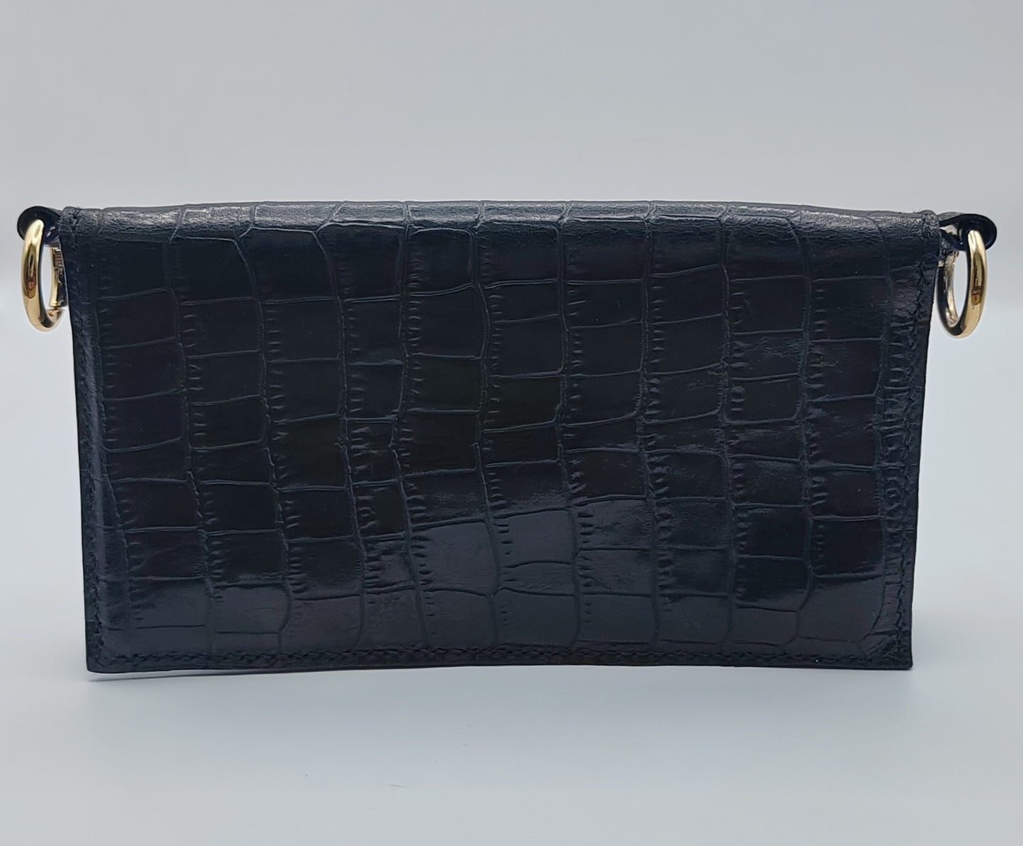 Portefeuille en cuir noir effet croco, création artisanale, oeuvre unique, produit éco-responsable, bijou fait main.