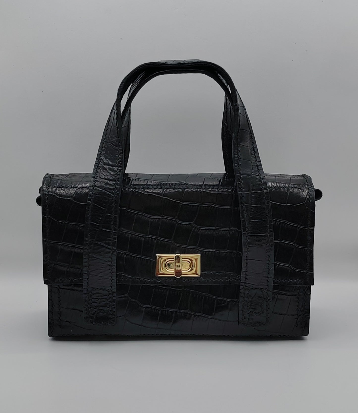 Sac à main en cuir noir effet croco, artisanat d'art, bijou fait main, produit éco-responsable, création artisanale unique.