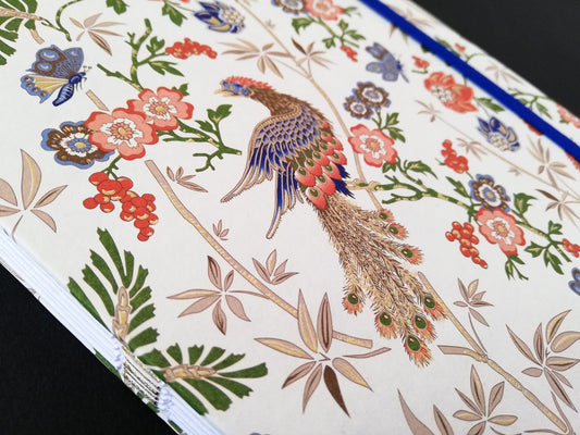 Carnet A5 couverture artisanale avec motifs peints à la main oiseau et fleurs, produit éco-responsable.