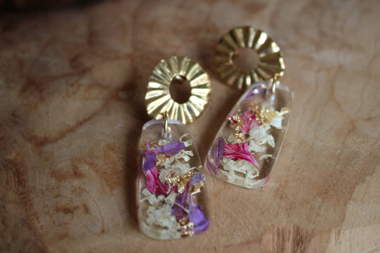 Boucles d’oreilles artisanales en acier inoxydable avec résine et fleurs séchées