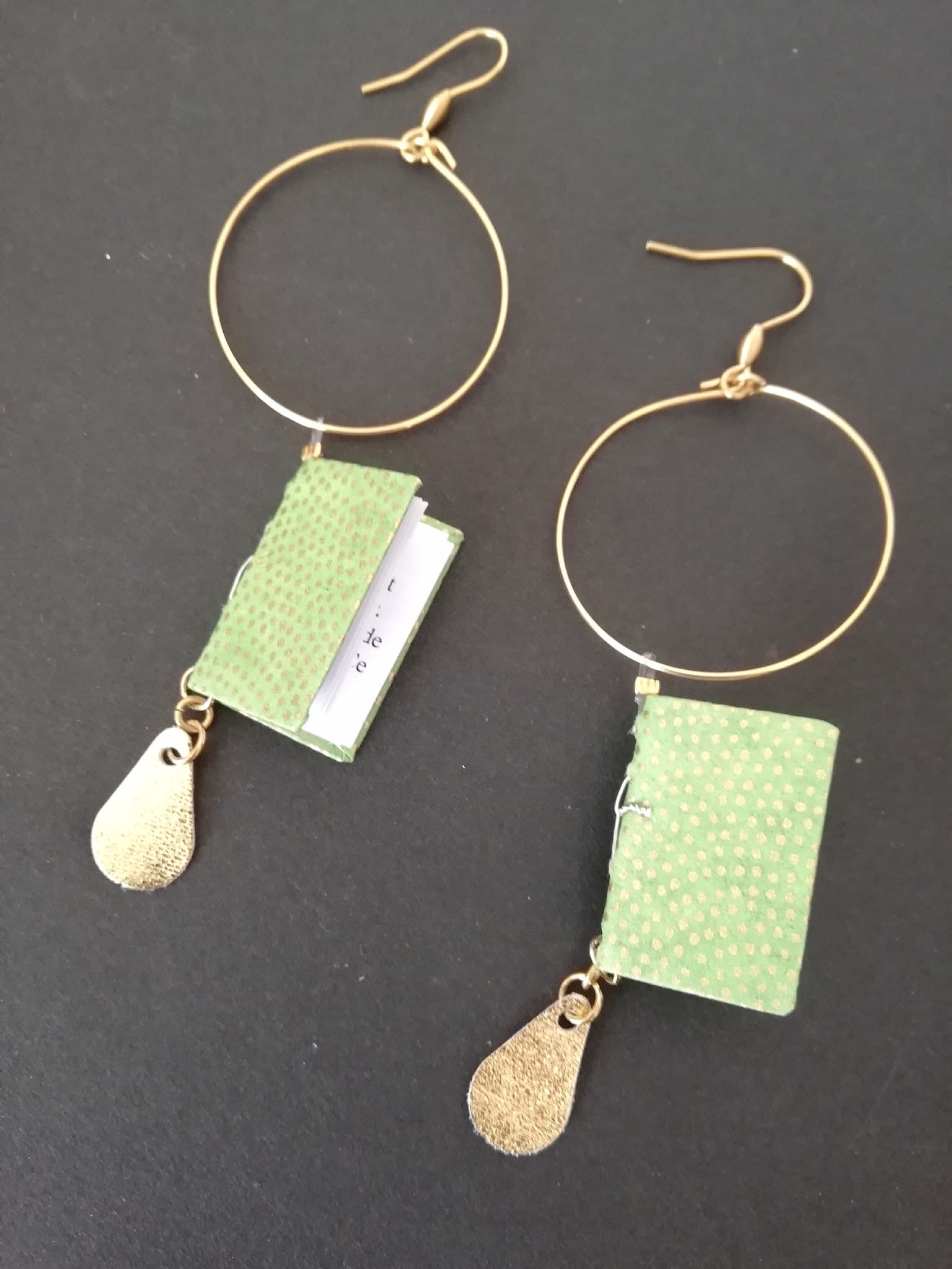 Boucle d'oreilles livre et cuir Chloé Lefèvre
