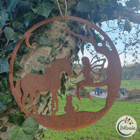 Le cheval, le chat et leur fée -  Suspension en métal découpé