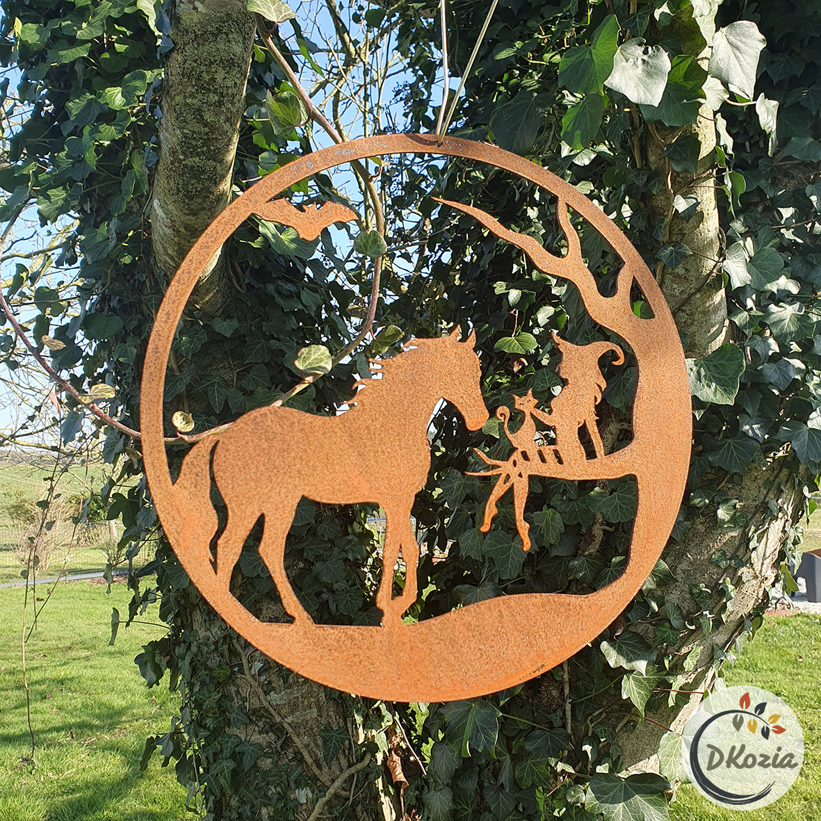 Le Cheval et la Sorcière au chat -  suspension en métal découpé