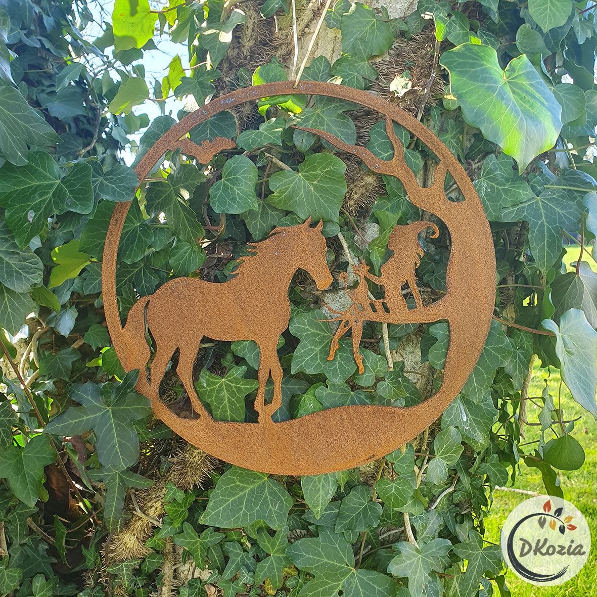 Le Cheval et la Sorcière au chat -  suspension en métal découpé