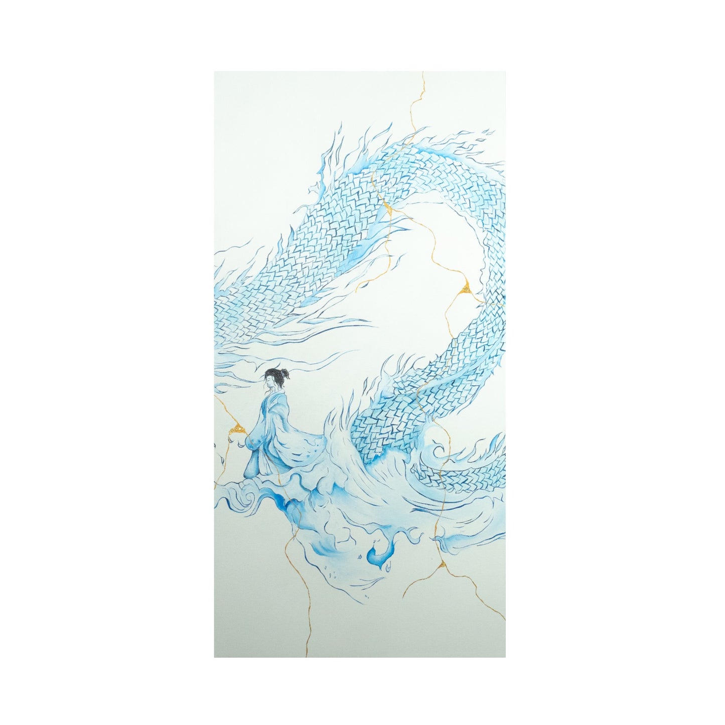 Triptyque mural en verre avec motifs bleus abstraits, déco artisanale éco-responsable, œuvre unique d’artisanat d’art.