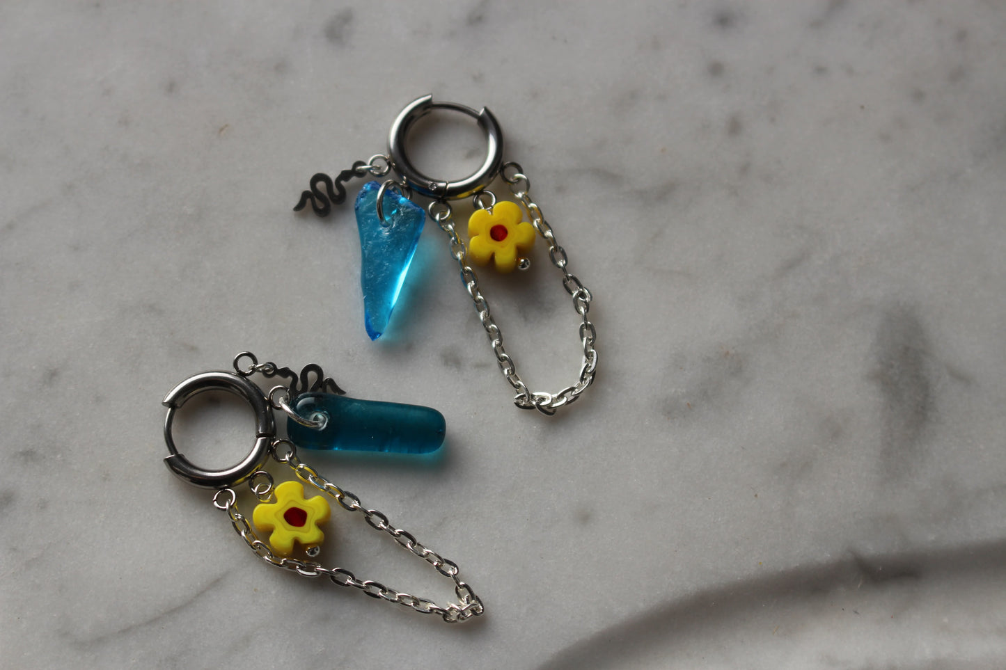 Boucles d’oreilles bleu lagon chaînettes