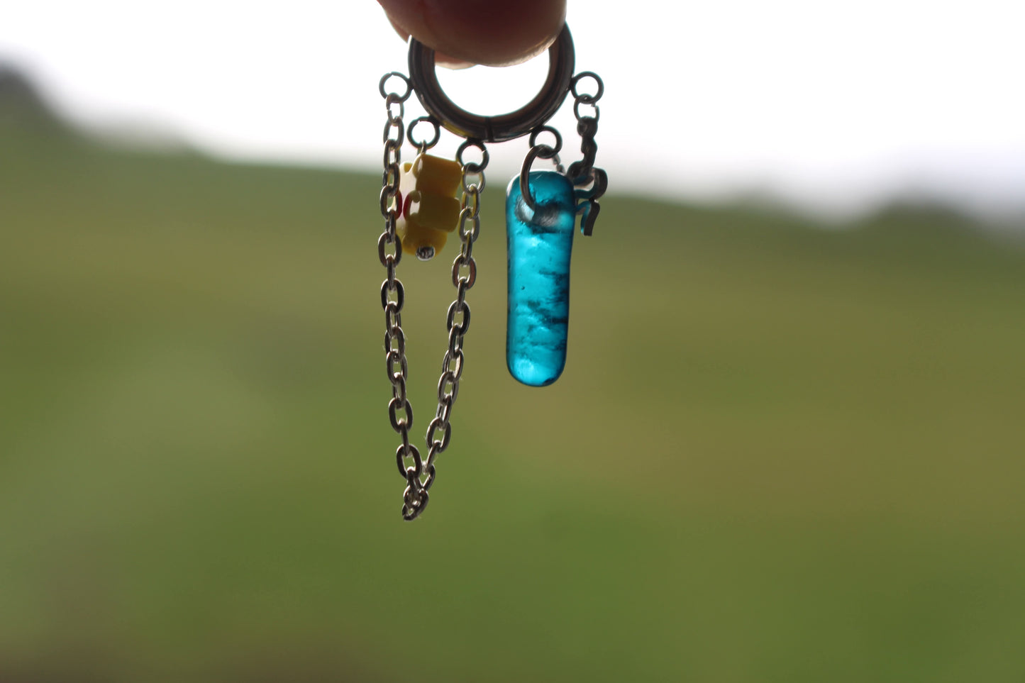 Boucles d’oreilles bleu lagon chaînettes