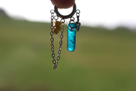 Boucles d’oreilles bleu lagon chaînettes