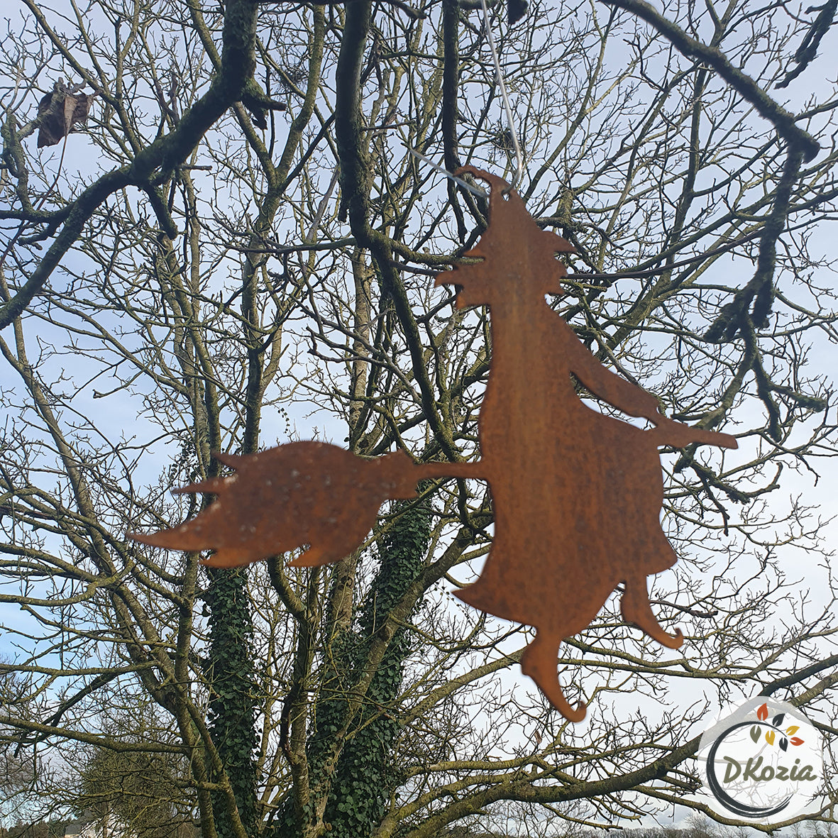 La Sorcière sur son balai, silhouette en métal découpé