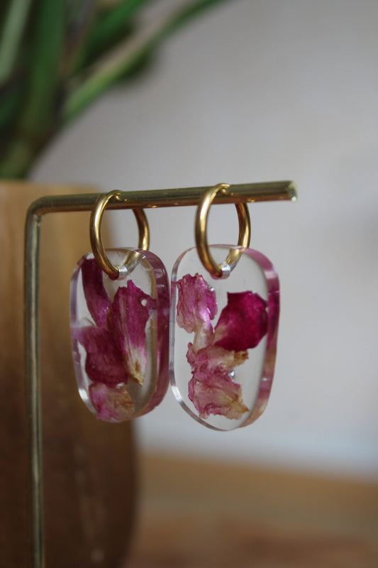 Boucles d’oreilles artisanales en acier inoxydable avec résine et fleurs séchées